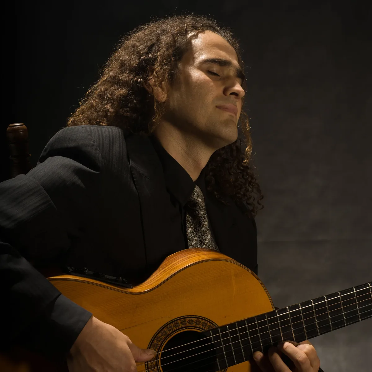 Alejandro Florez performing flamenco guitar